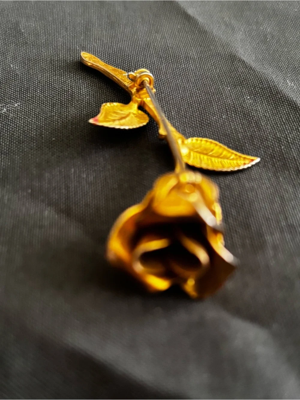 Vintage Gold-Tone Rose Brooch Pin - Elegant Floral Accent
